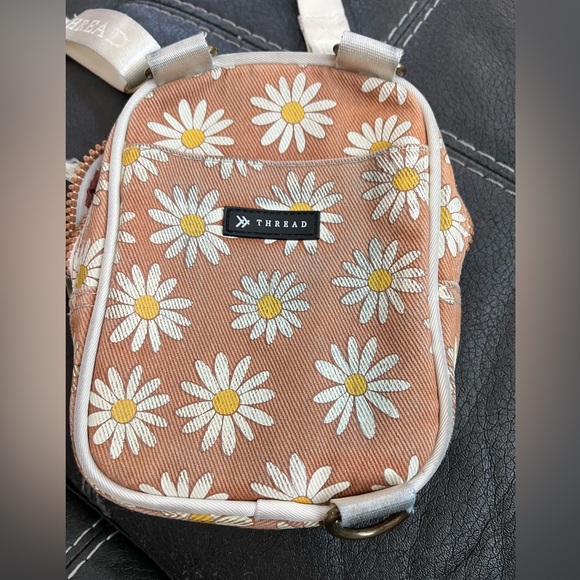 Tread Crossbody bag - Picture 2 of 6